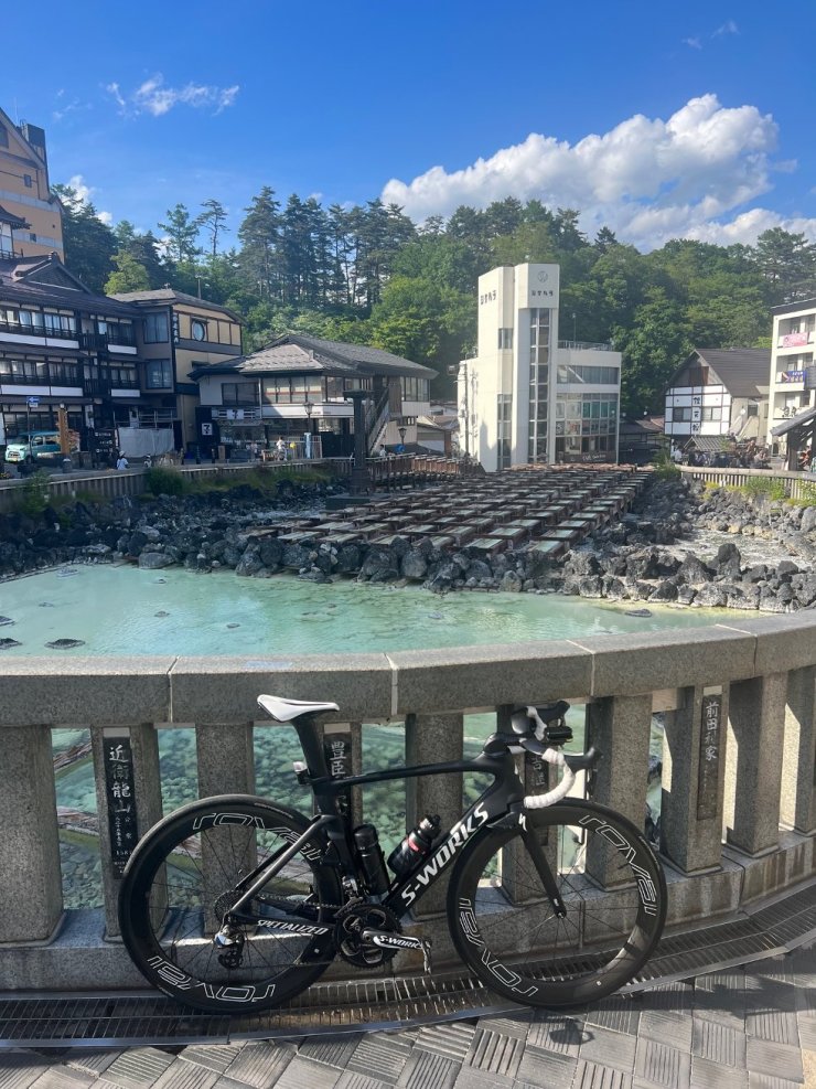 自転車に跨って