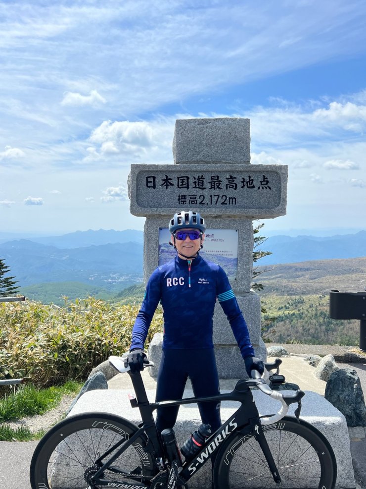 自転車に跨って